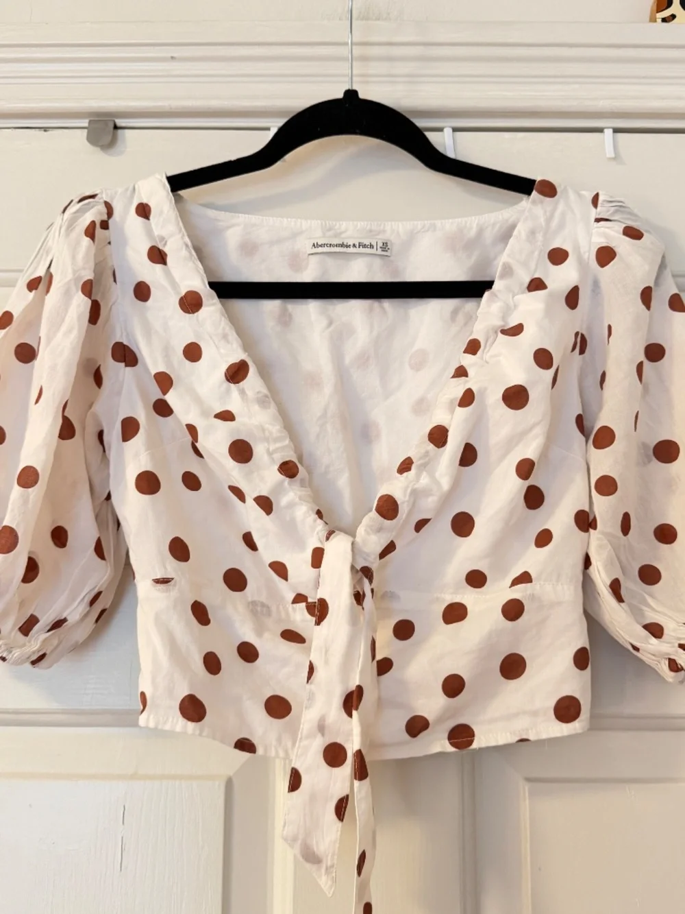 Abercrombie & Fitch Polka Dot Puff Sleeve Blouse Women's XS White Brown V-Neck.